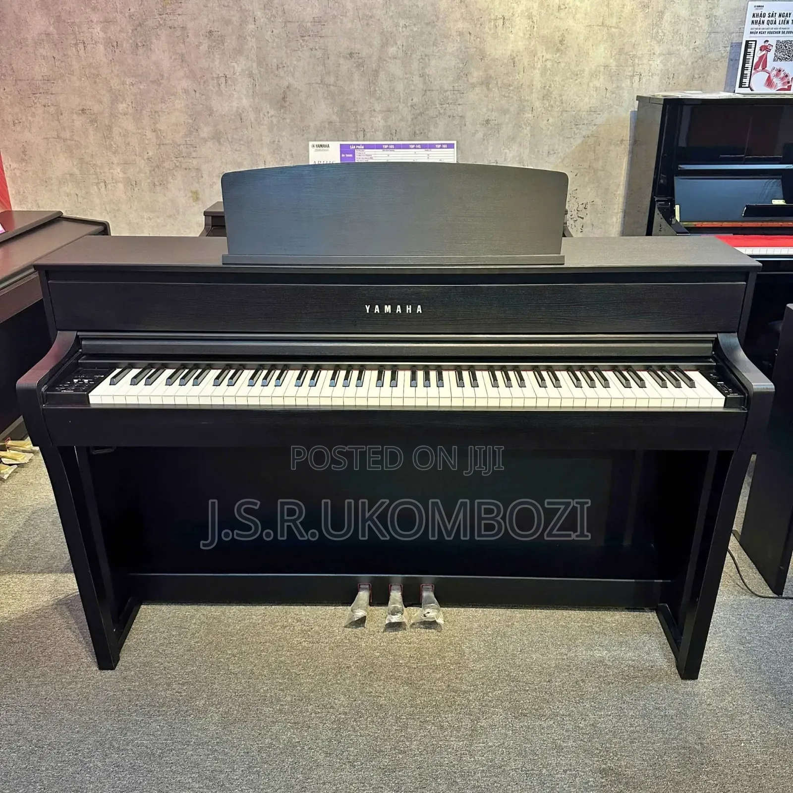 Yamaha CLP-735 B Digital Clavinova