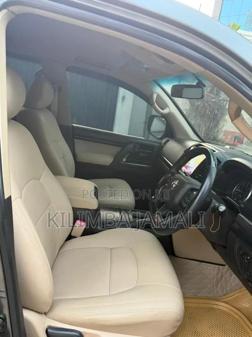 Toyota Land Cruiser 2015 Gray