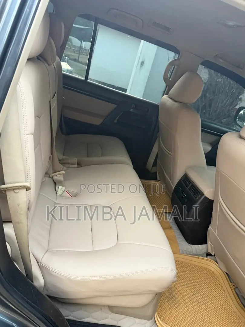 Toyota Land Cruiser 2015 Gray
