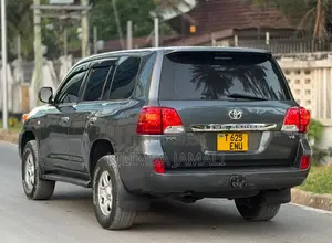 Toyota Land Cruiser 2015 Gray