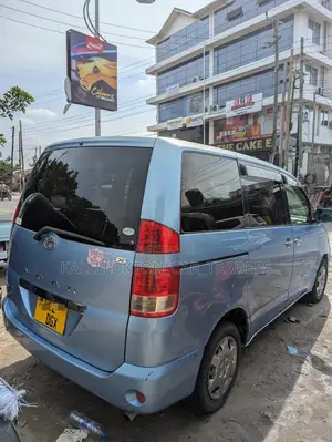 Toyota Noah 2005 Blue