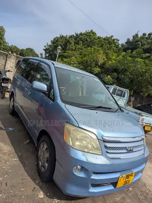 Toyota Noah 2005 Blue