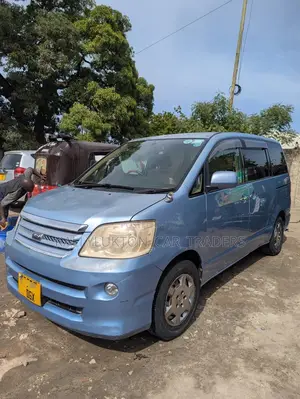 Toyota Noah 2005 Blue