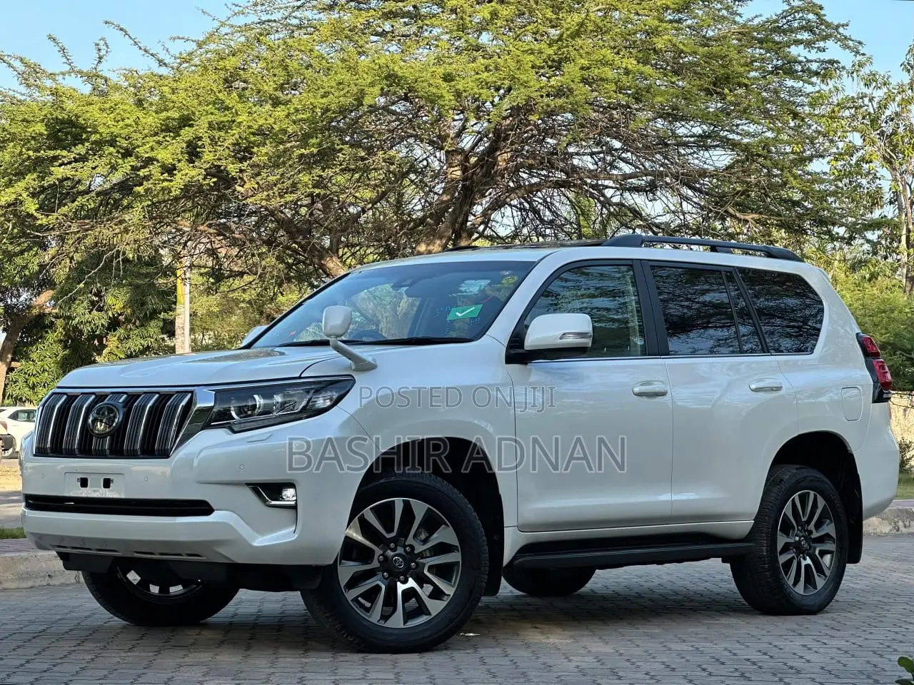 Toyota Land Cruiser Prado 2023 White
