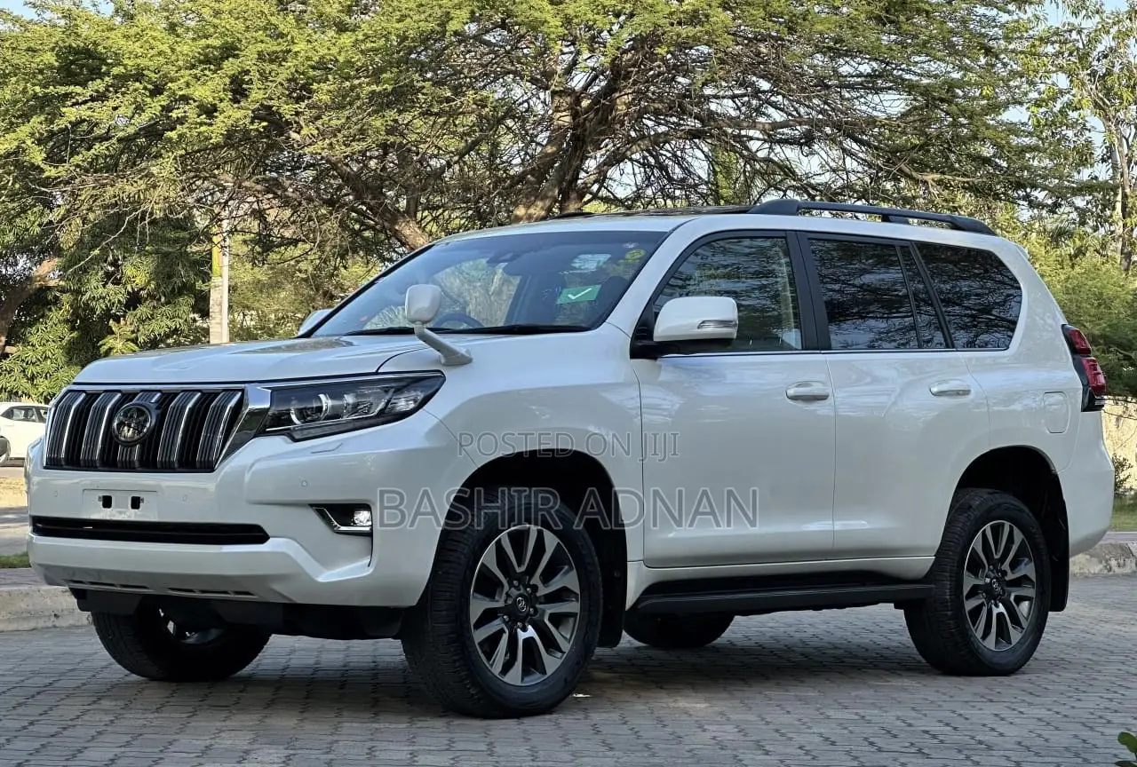 Toyota Land Cruiser Prado 2023 White