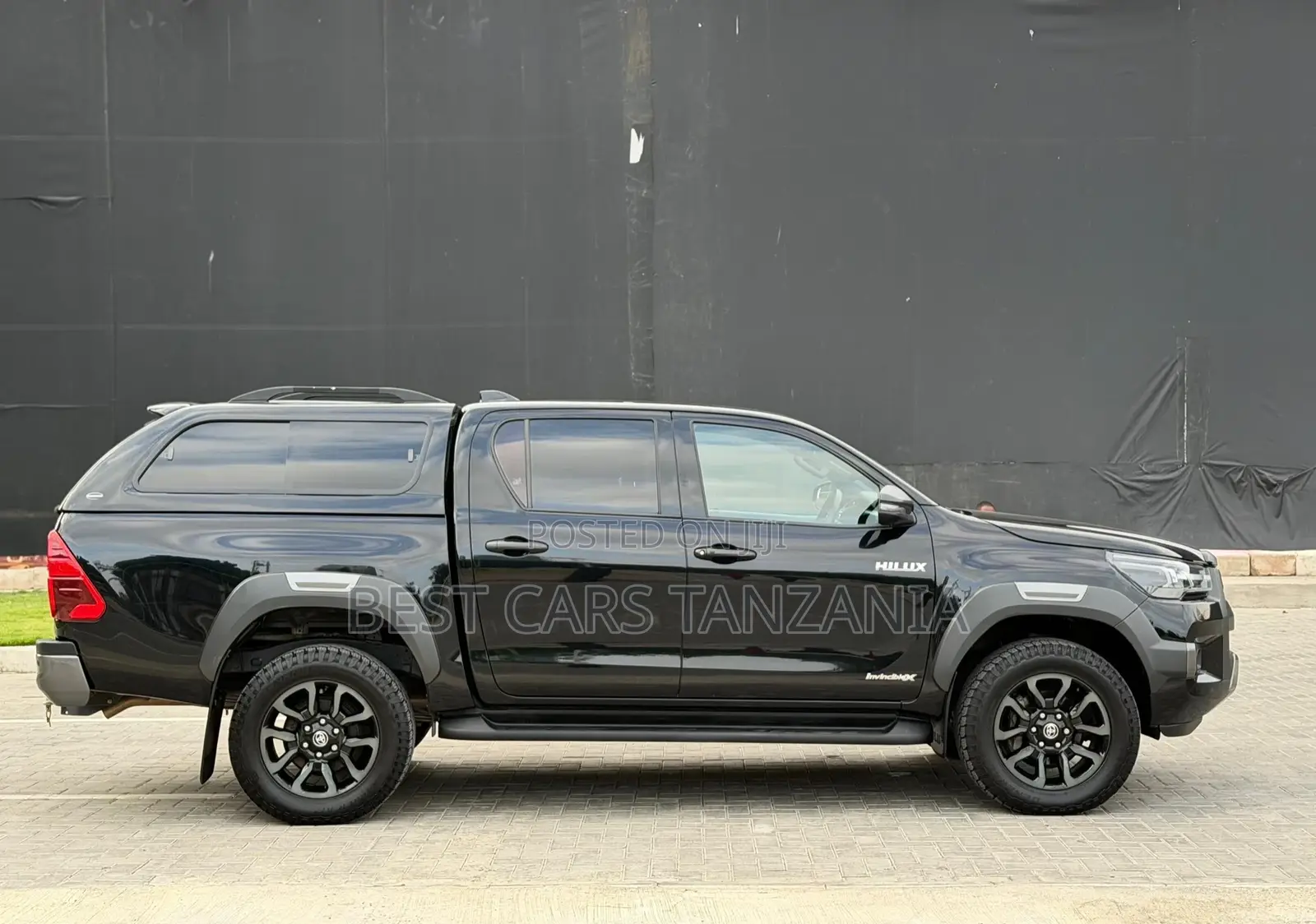 Toyota Hilux 2024 Black