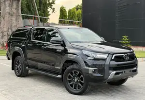Toyota Hilux 2024 Black