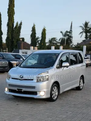 Toyota Voxy 2009 Silver