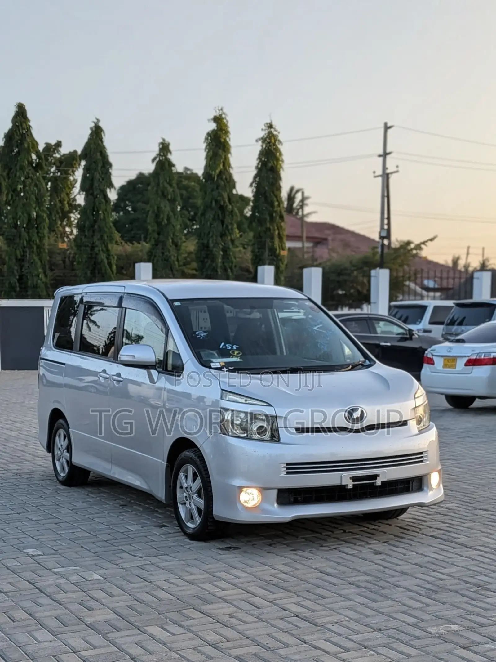 Toyota Voxy 2009 Silver
