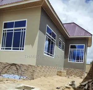 Fundi Mzoefu Wa Aluminium and PVC
