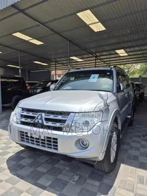 Mitsubishi Pajero 2013 Silver