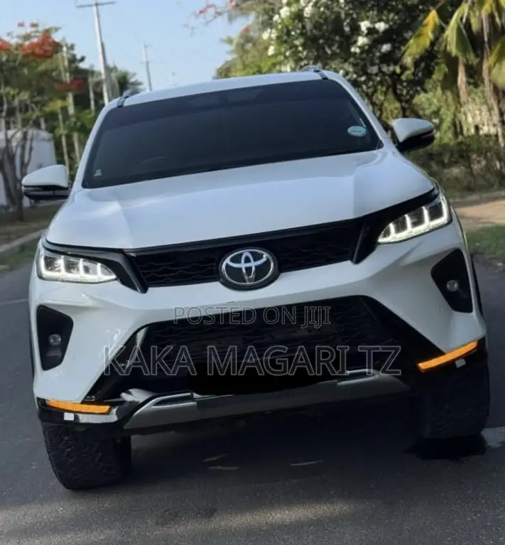 Toyota Fortuner 2023 White