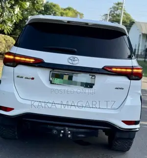 Toyota Fortuner 2023 White