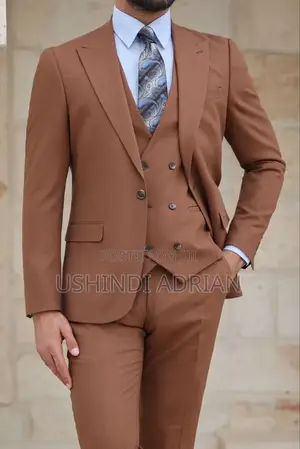 Suti Kali Ya Rangi Ya Udongo (Terracotta)Executive 3-Piece Suit
