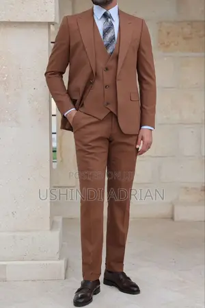 Suti Kali Ya Rangi Ya Udongo (Terracotta)Executive 3-Piece Suit