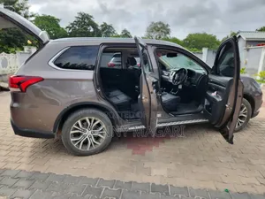 Mitsubishi Outlander 2015 Gray