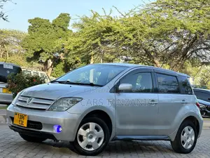 Toyota IST 2004 Silver