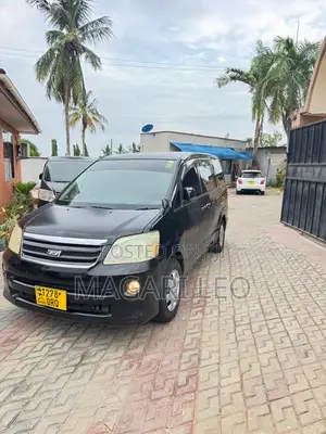 Toyota Noah 2006 Black