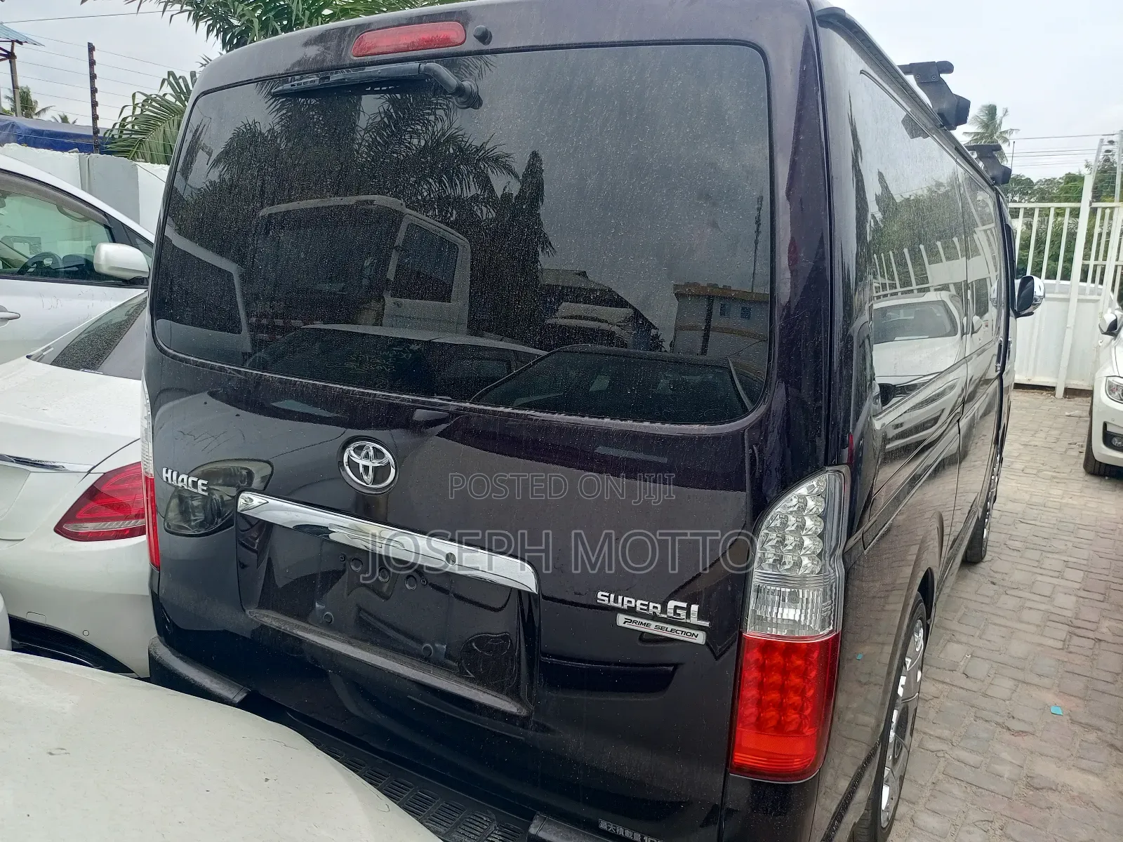 Toyota HiAce 2010 Maroon