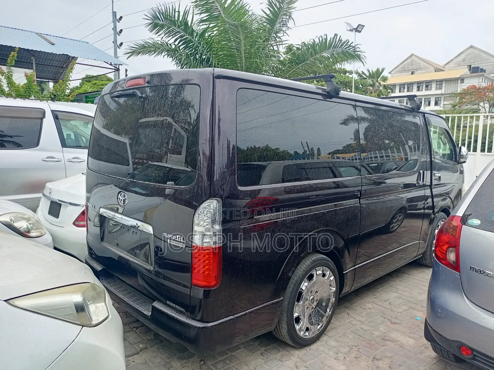 Toyota HiAce 2010 Maroon