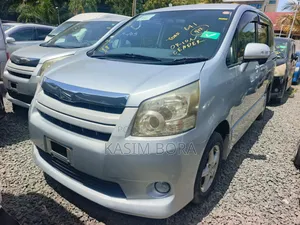 Toyota Noah 2.0 143hp AWD (7 Seater) 2008 Silver