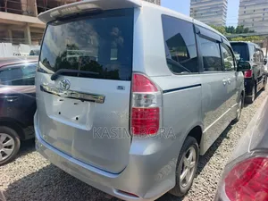 Toyota Noah 2.0 143hp AWD (7 Seater) 2008 Silver