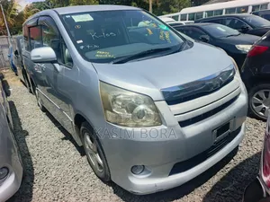 Toyota Noah 2.0 143hp AWD (7 Seater) 2008 Silver