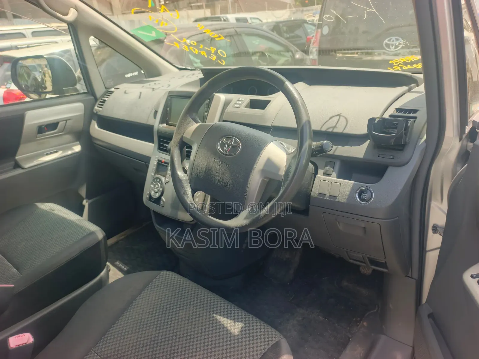 Toyota Noah 2.0 143hp AWD (7 Seater) 2008 Silver
