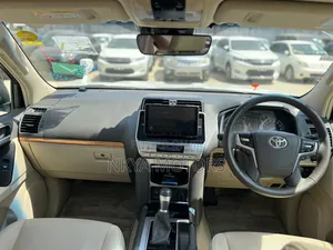 Toyota Land Cruiser Prado 2022 White