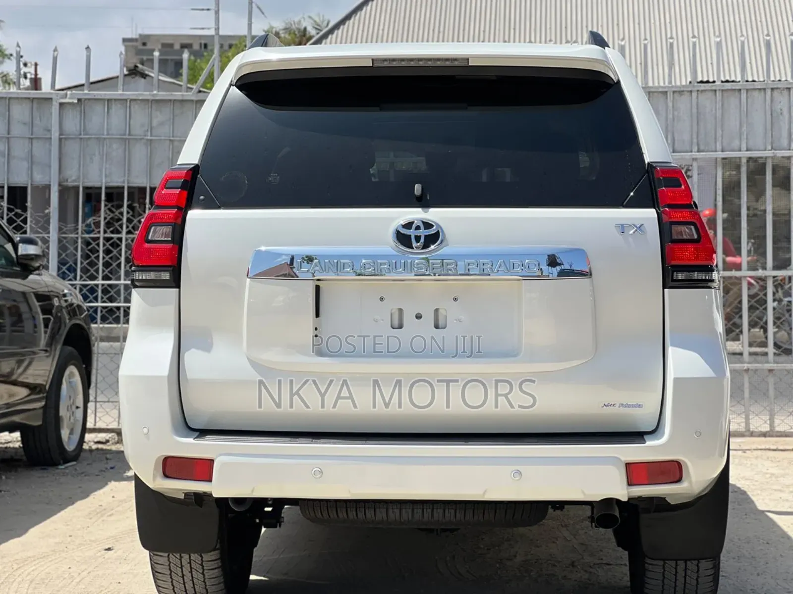 Toyota Land Cruiser Prado 2022 White