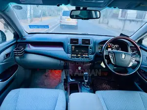 Toyota Crown 2010 Black
