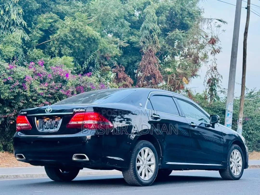 Toyota Crown 2010 Black
