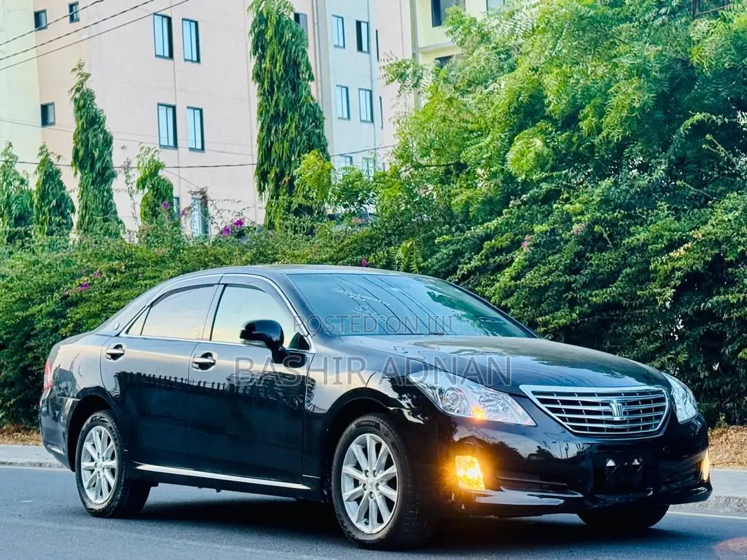 Toyota Crown 2010 Black