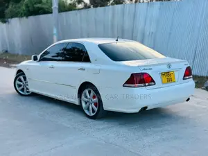 Toyota Crown 2006 White