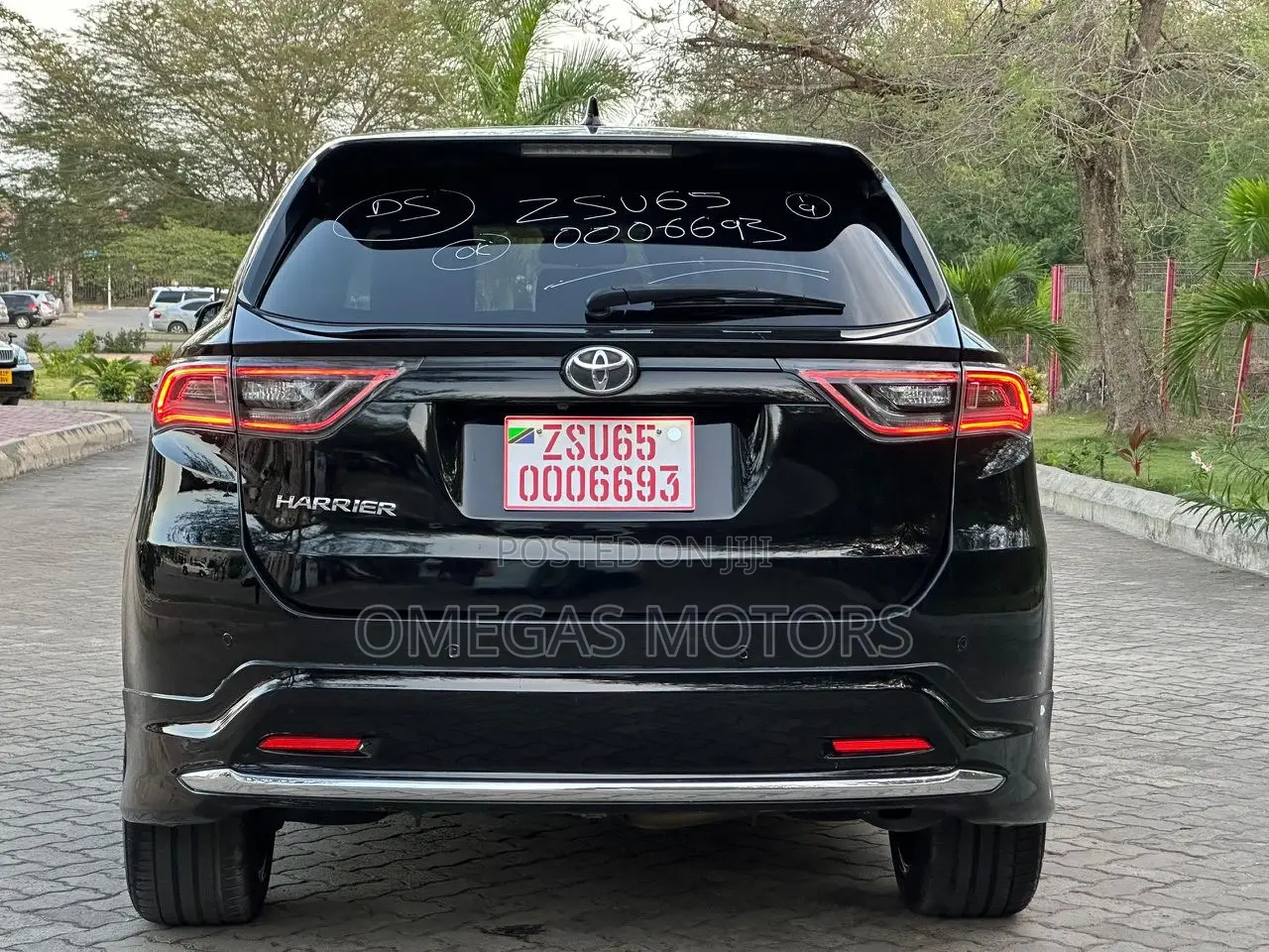 Toyota Harrier 2.0 2015 Black