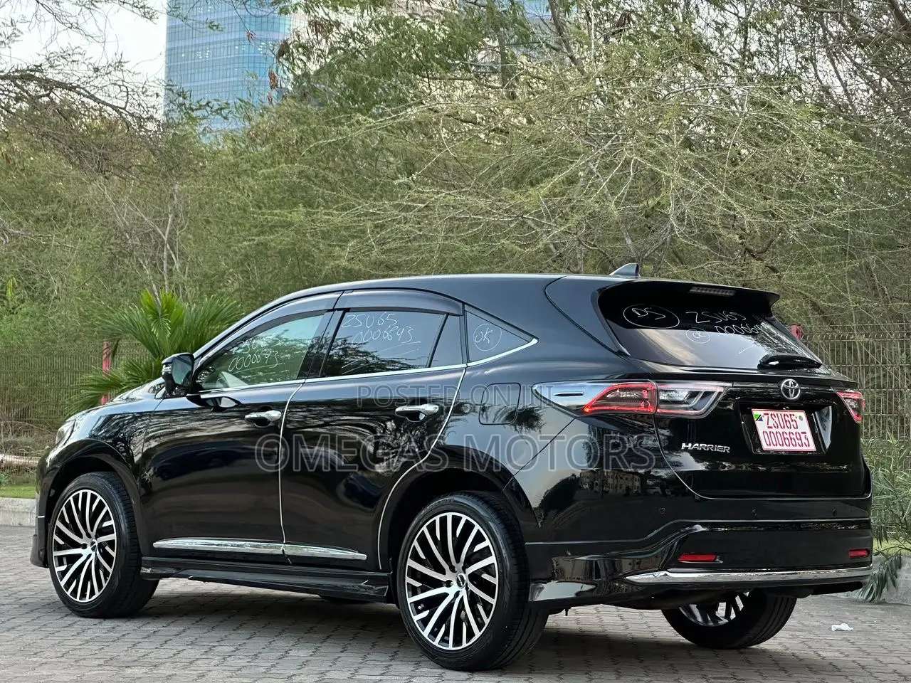 Toyota Harrier 2.0 2015 Black