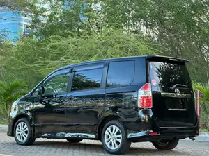 Toyota Noah 2.0 143hp AWD (8 Seater) 2008 Black