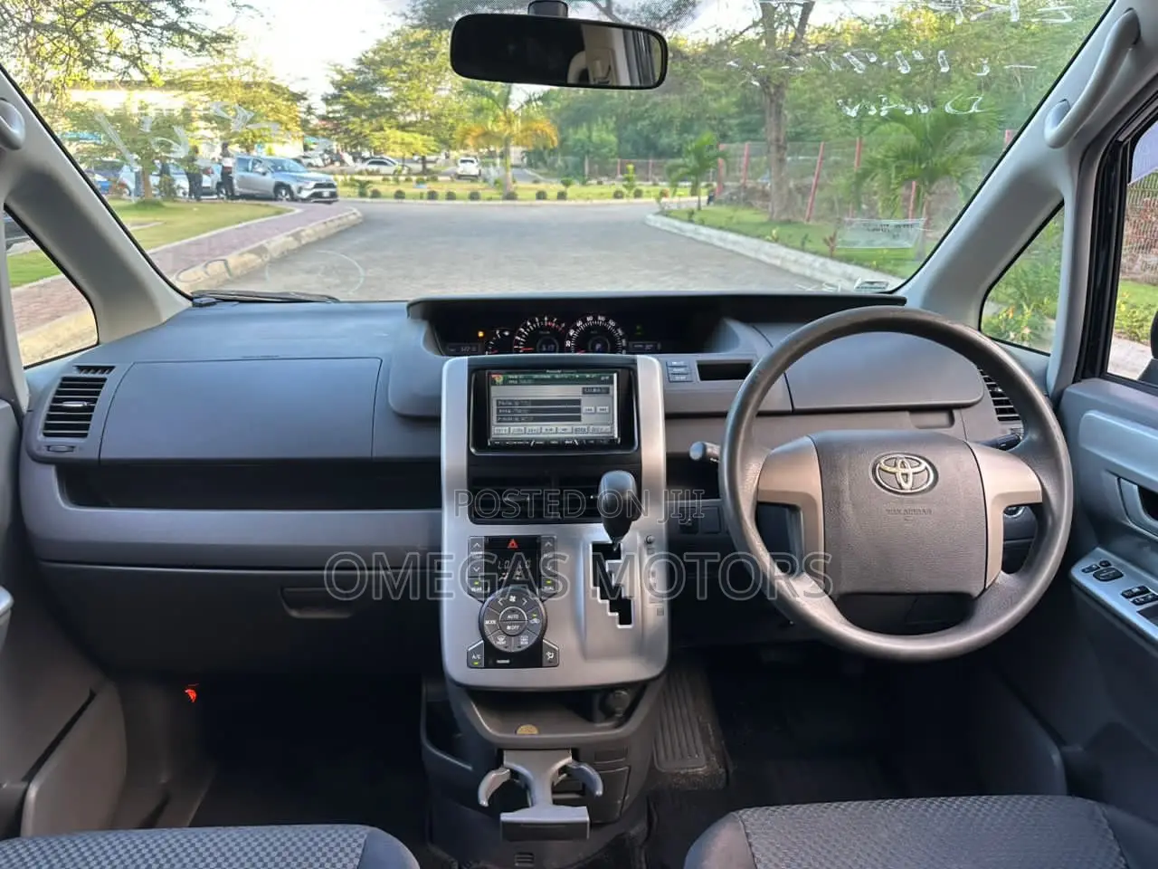 Toyota Noah 2.0 143hp AWD (8 Seater) 2008 Black