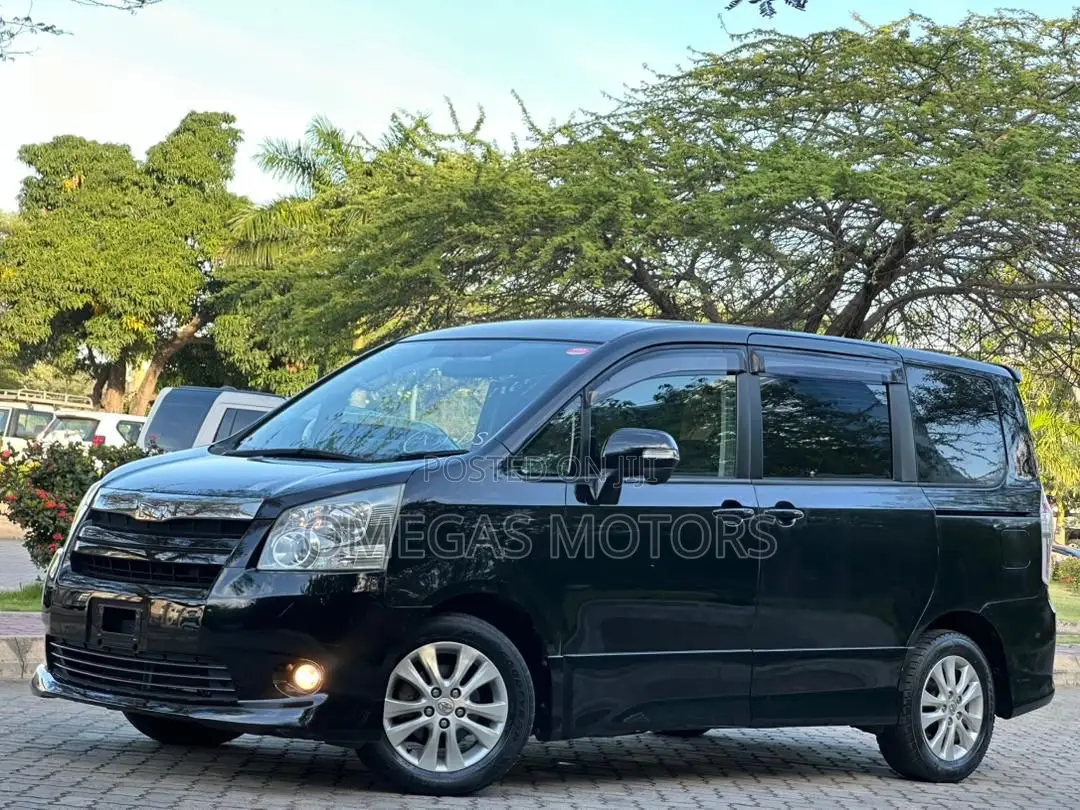 Toyota Noah 2.0 143hp AWD (8 Seater) 2008 Black