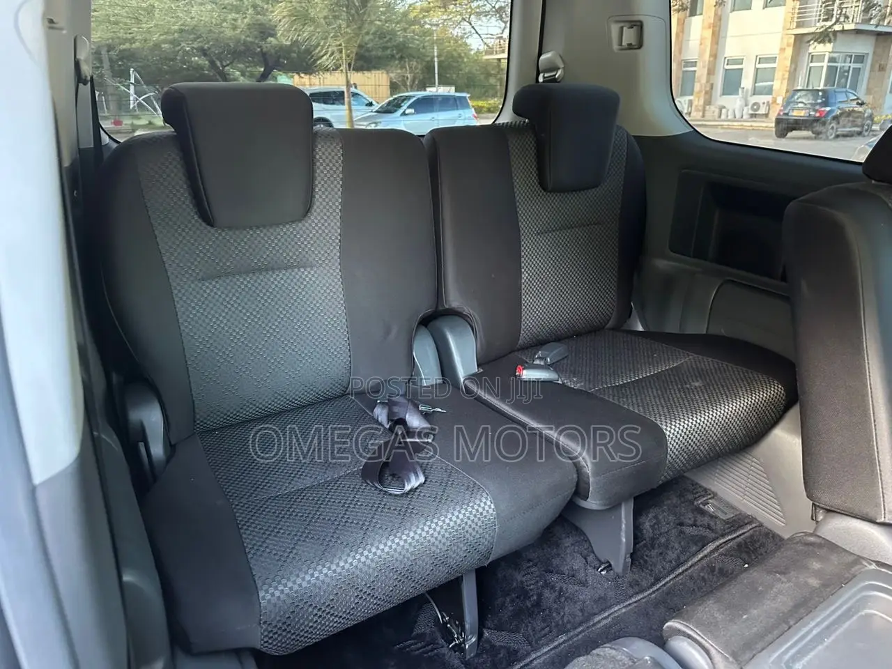 Toyota Noah 2.0 143hp AWD (8 Seater) 2008 Black
