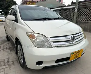 Toyota IST 2005 White