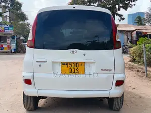 Toyota Fun Cargo 2004 White