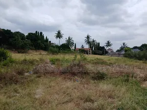 Kiwanja Kinauzwa Goba Kinatazama Barabara Ya Rami