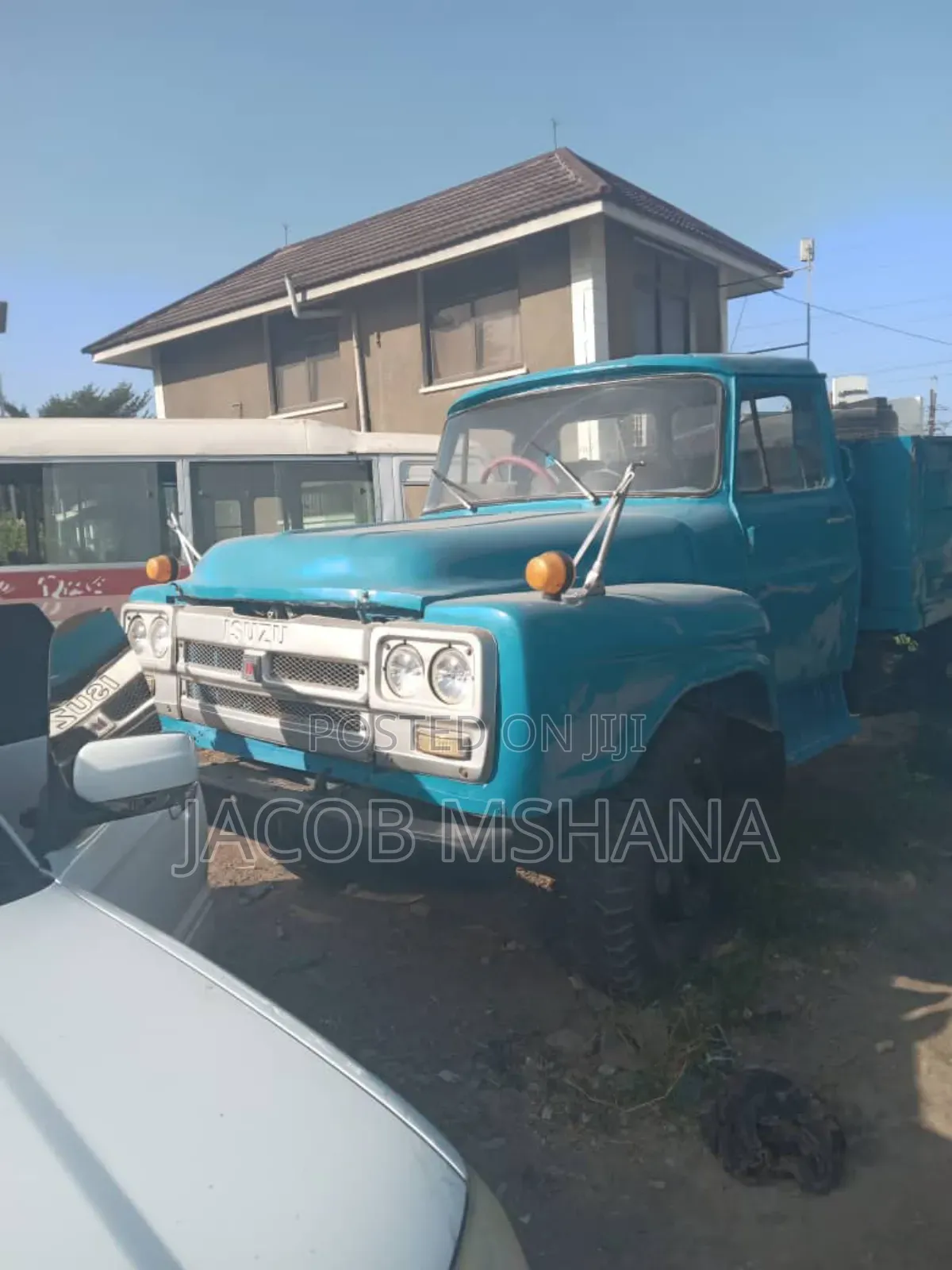 Isuzu Tipa