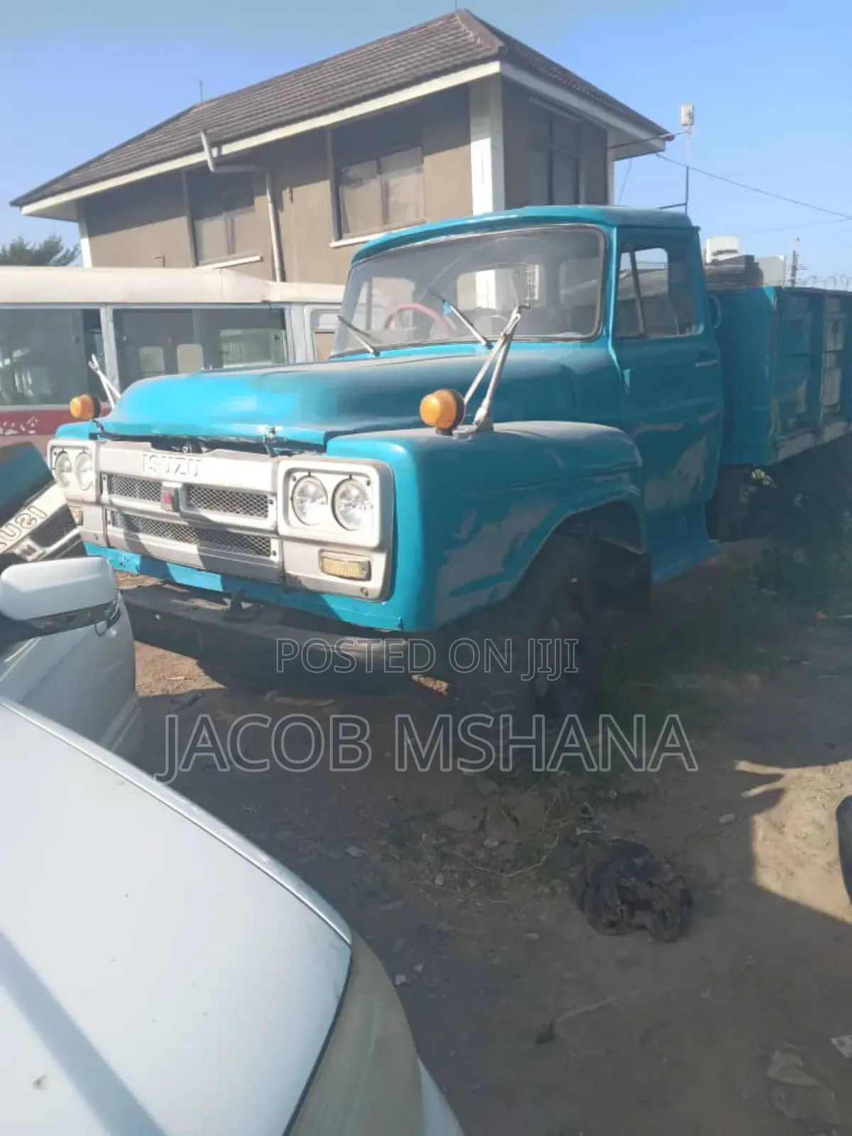 Isuzu Tipa