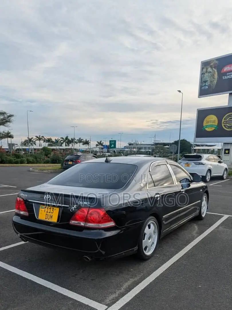 Toyota Crown 2004 Black