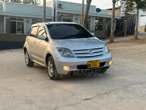 Toyota IST 2004 Silver