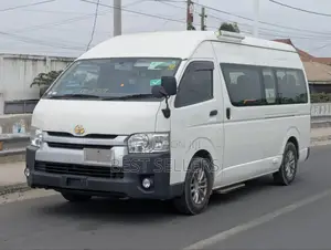 Toyota Quantum 2010 White