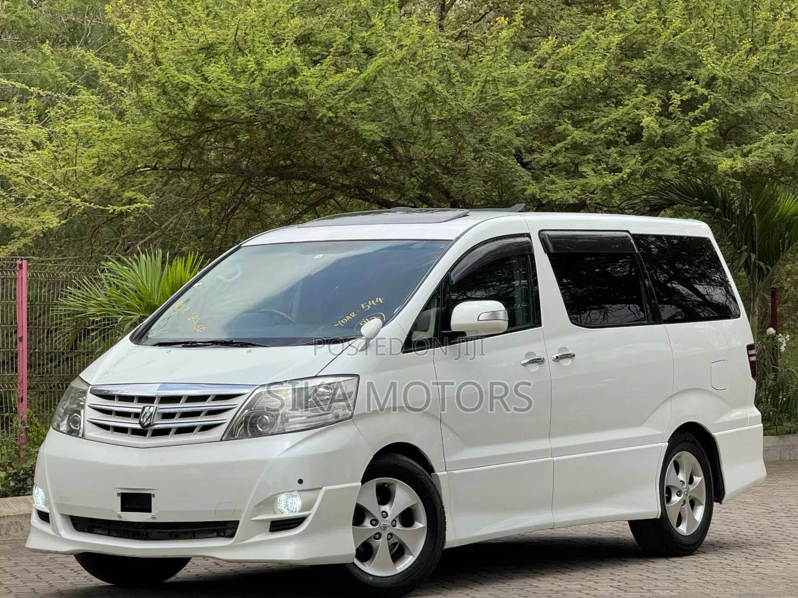 Toyota Vellfire 2010 White