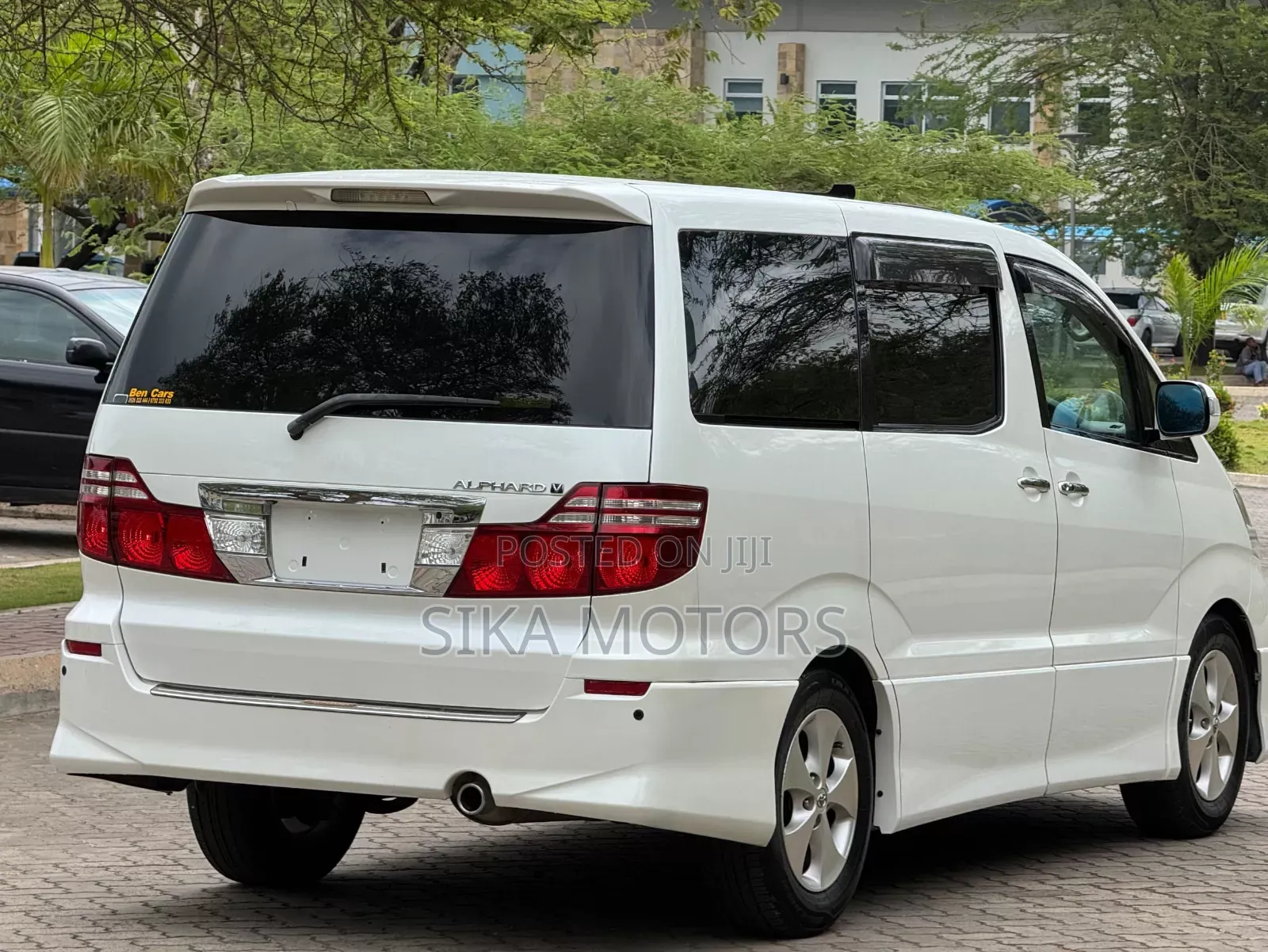 Toyota Vellfire 2010 White